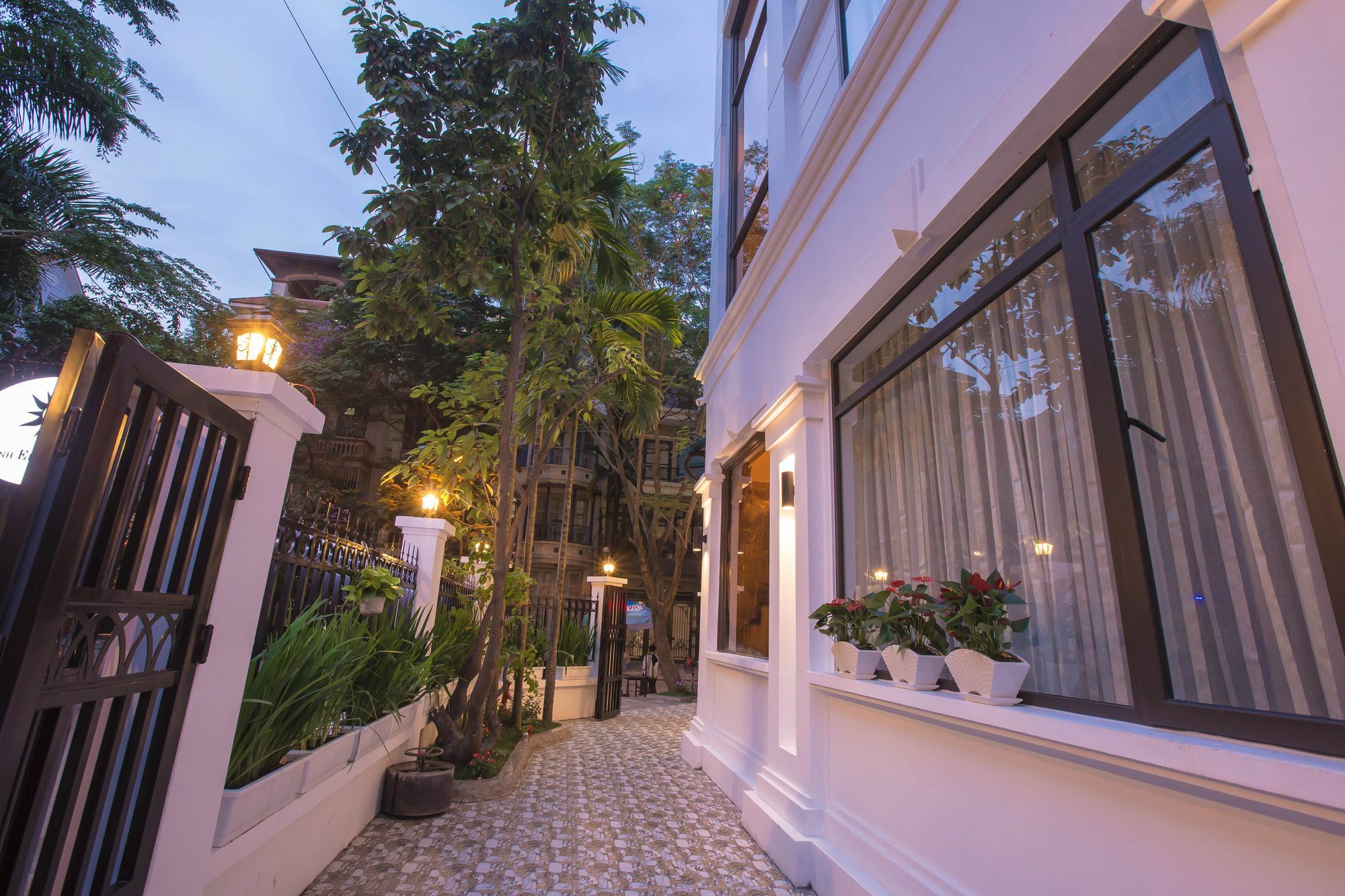 Dinh Elegant Hanoi Hotel Exterior photo