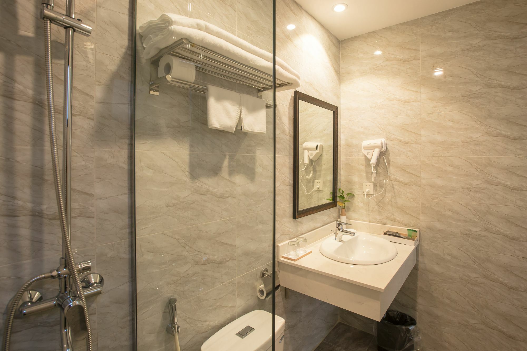 Dinh Elegant Hanoi Hotel Exterior photo